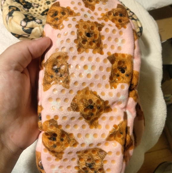 Comfies Slippers 2 pairs - Picture 9 of 12